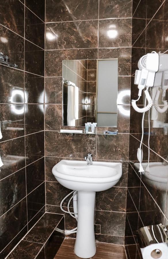 AlPlaza Hotel Uszty-Kamenogorszk Kültér fotó