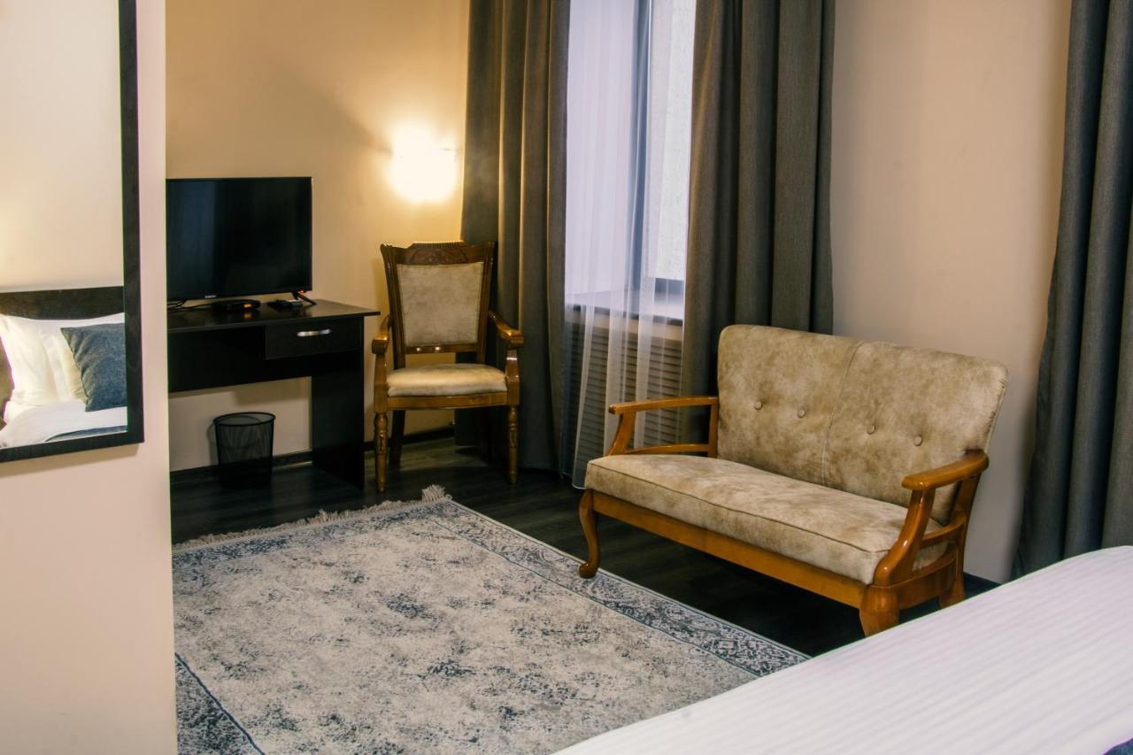 AlPlaza Hotel Uszty-Kamenogorszk Kültér fotó