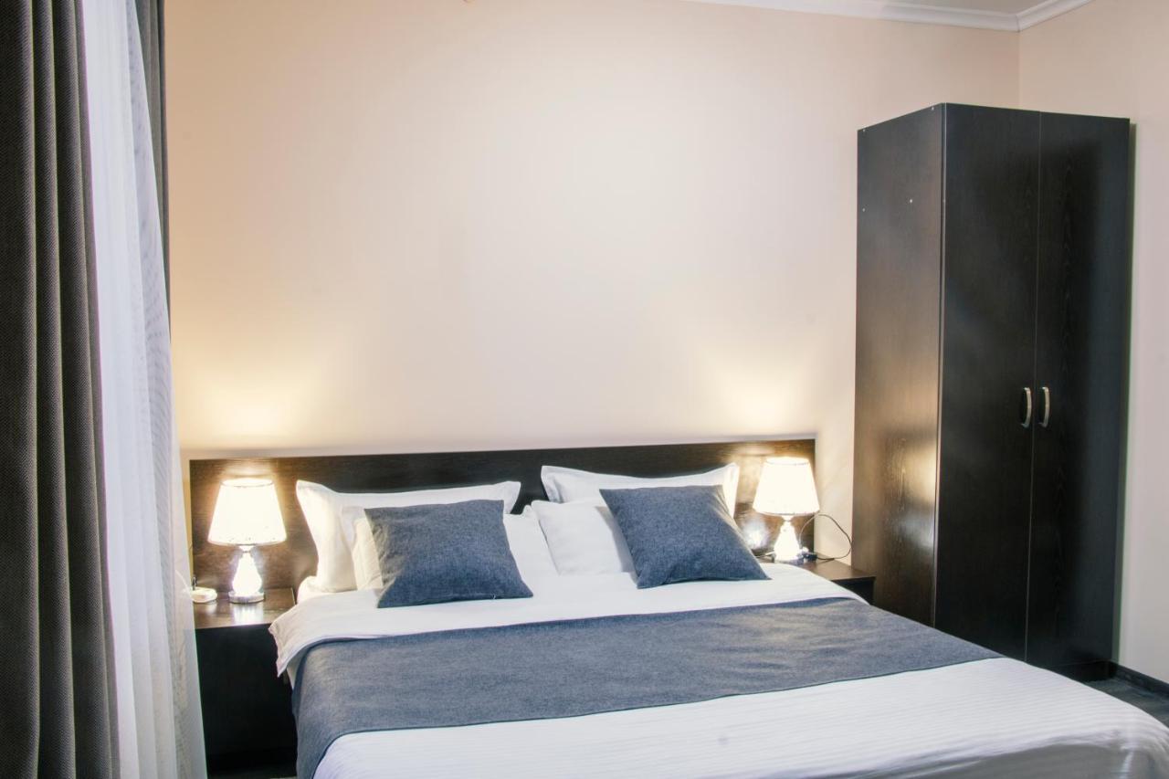 AlPlaza Hotel Uszty-Kamenogorszk Kültér fotó